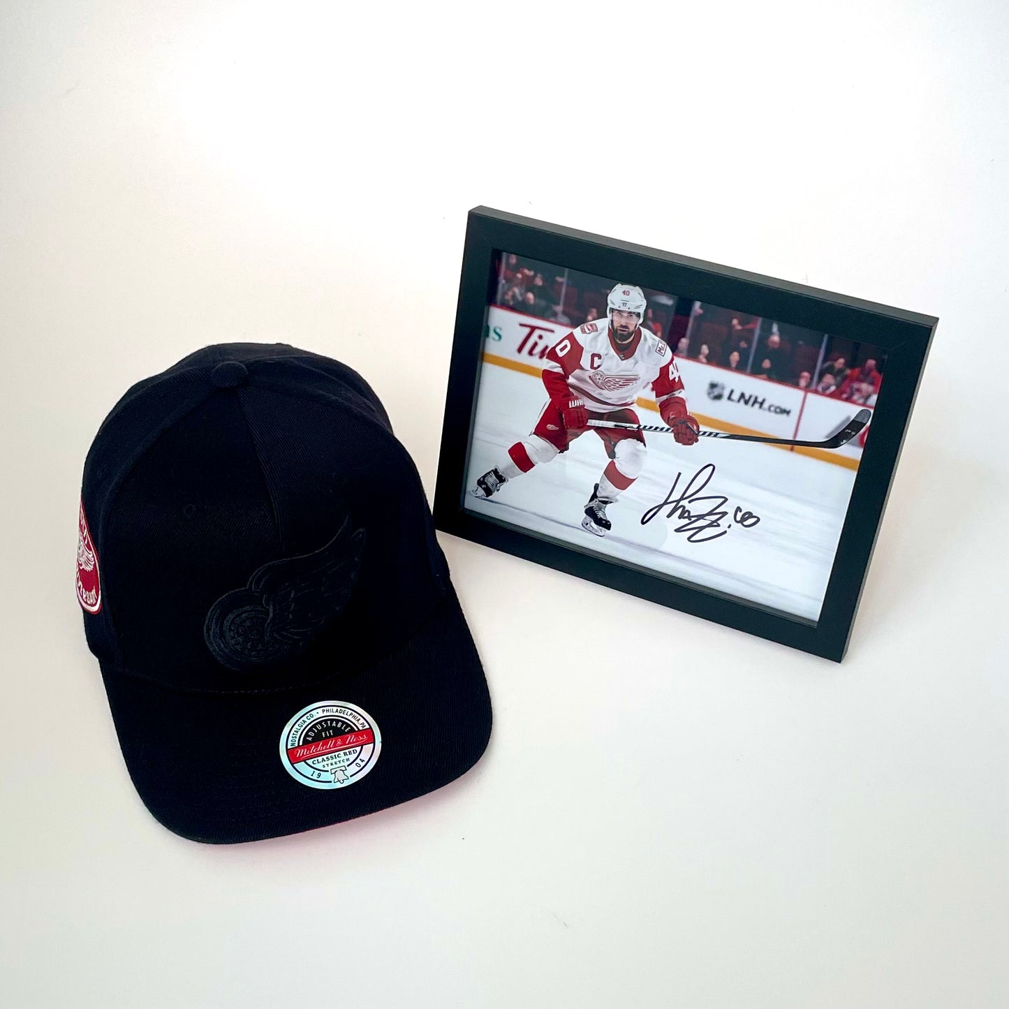 Detroit Red Wings keps och tavla signerad av Henrik Zetterberg - Black