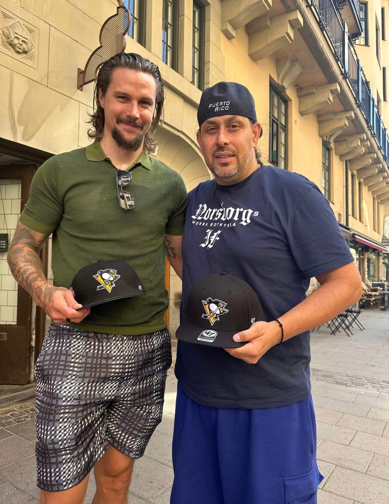 Pittsburgh Penguins keps och tavla signerad av Erik Karlsson - Black