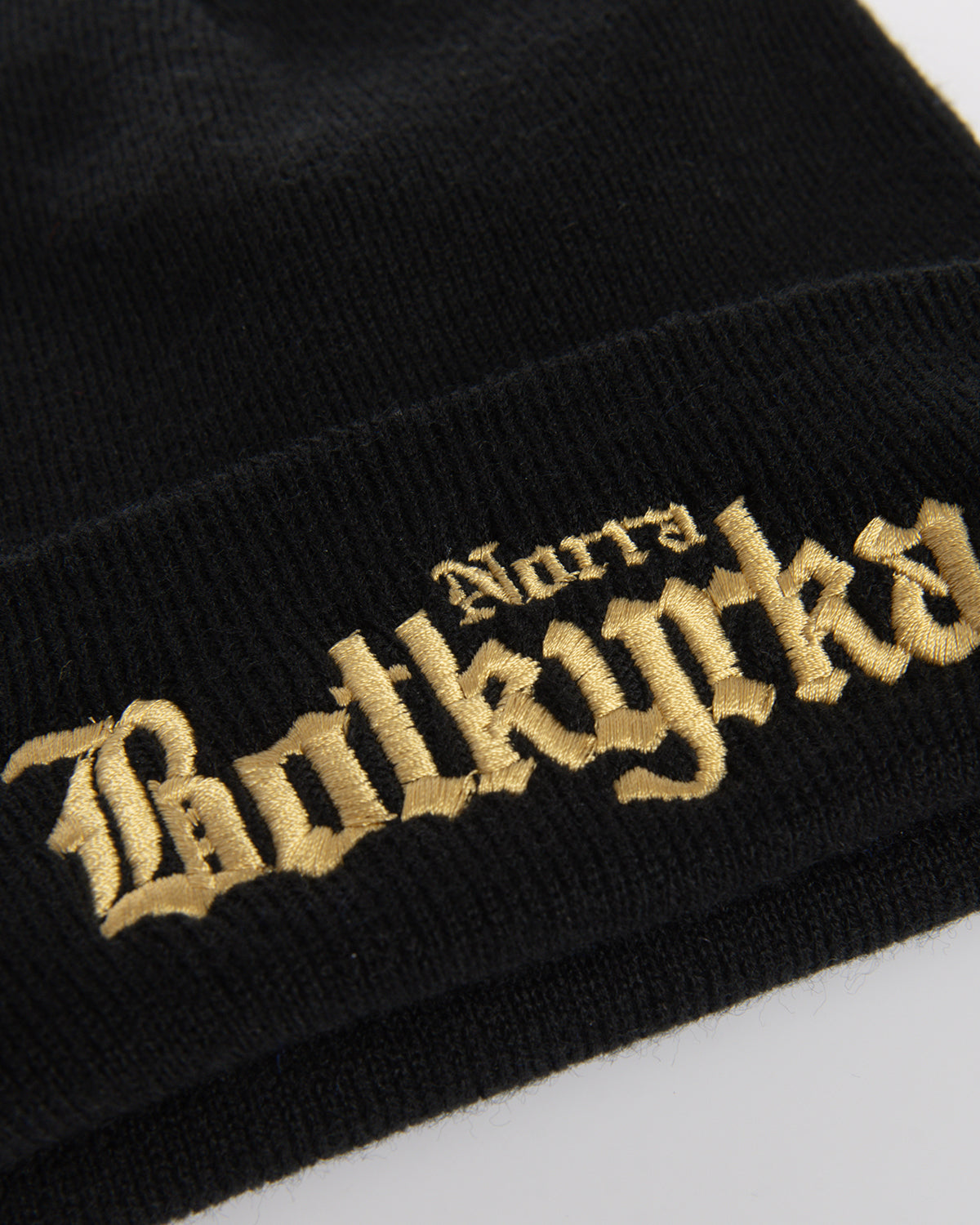 Norra Botkyrka Beanie - Guldish "FRODO"