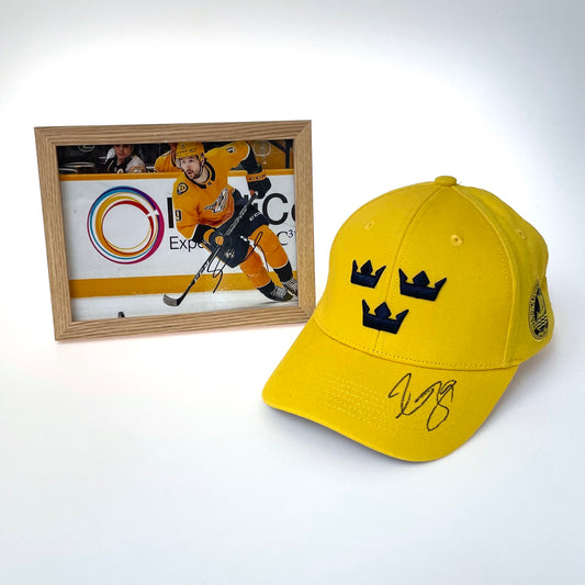 Tre kronor keps och tavla signerad av Filip Forsberg - Gul